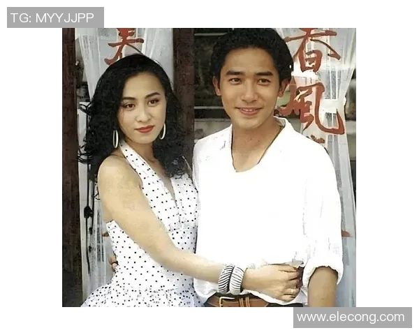 成龙与足球明星亲密合影展现体育与娱乐的完美结合